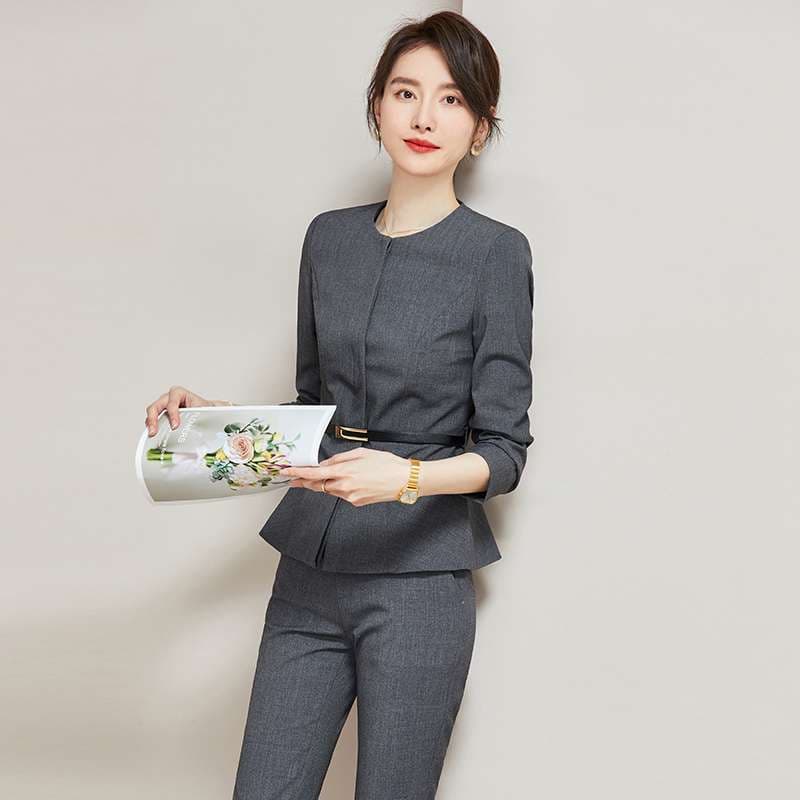 フォーマルスーツ 洗練エレガントなフォーマルパンツスーツ