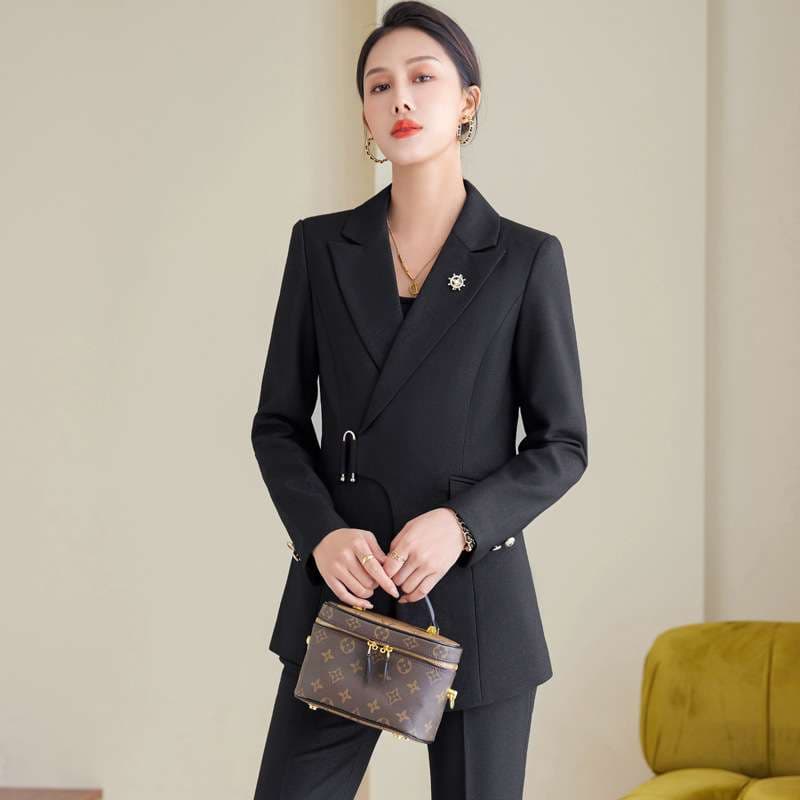 フォーマルスーツ エレガントビジネススーツ