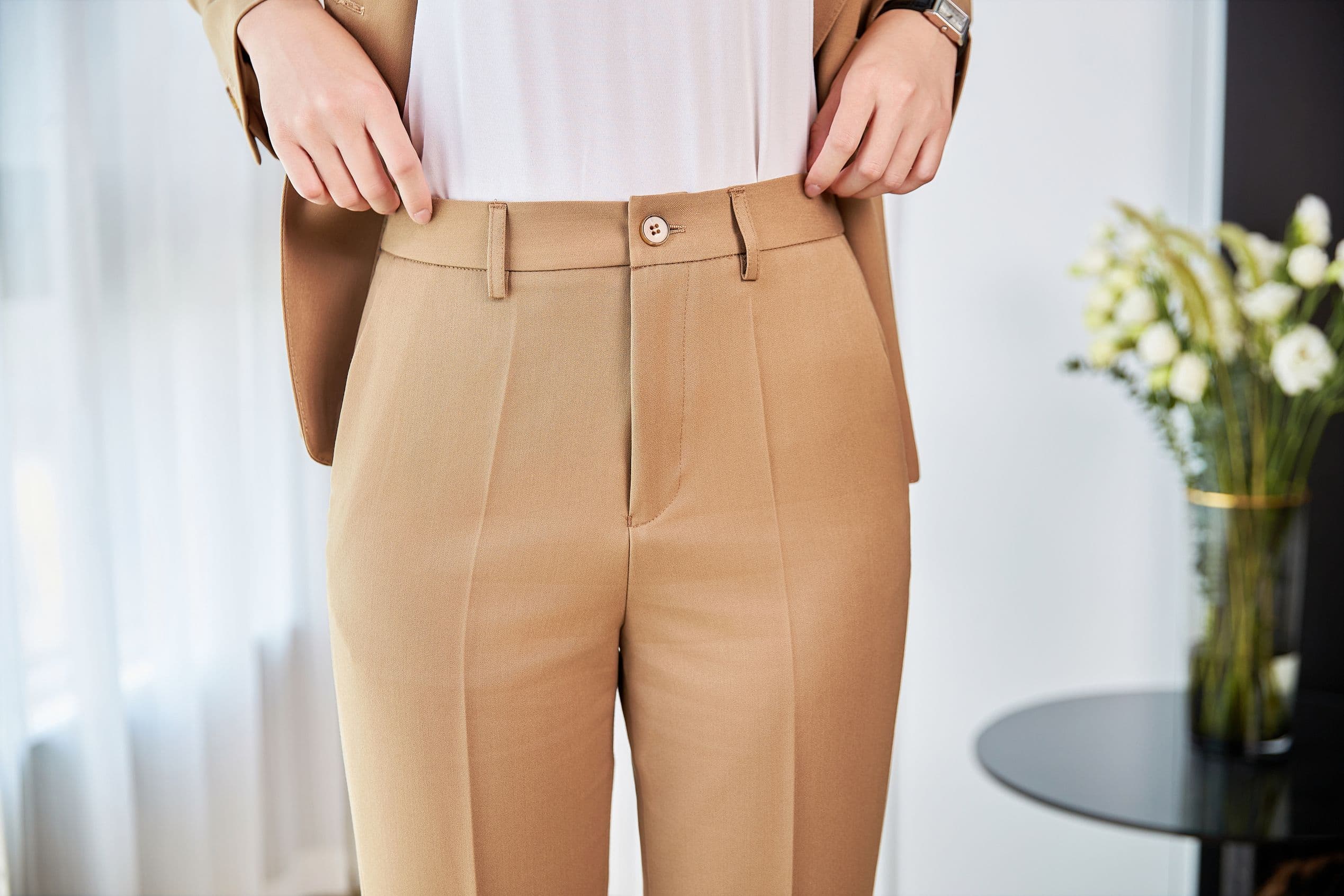 フォーマルスーツ レディース 上質キャメルパンツスーツ 洗練フォーマル