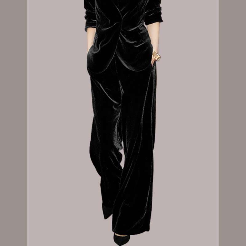 フォーマルスーツ 上品な優雅さ漂うベルベットドレス