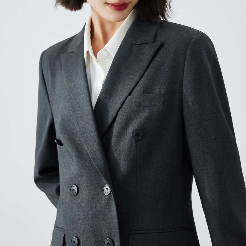 フォーマルスーツ 洗練エレガントなレディースパンツスーツ