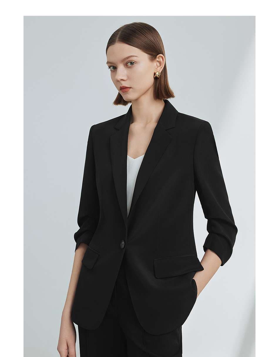 フォーマルスーツ エレガントなブラックテーラードスーツ