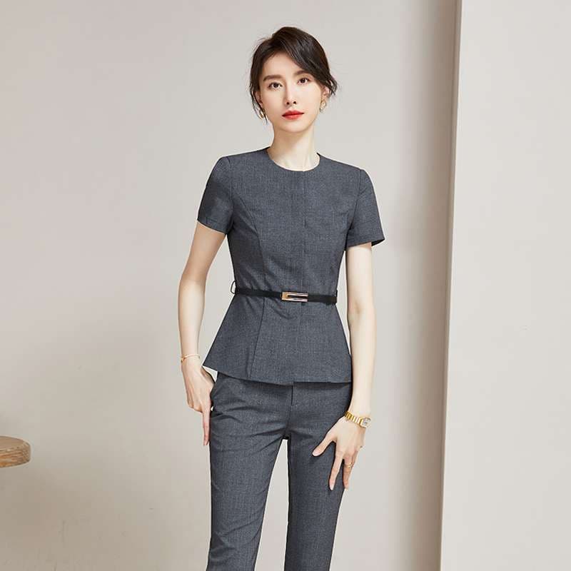 フォーマルスーツ 洗練エレガントなフォーマルパンツスーツ