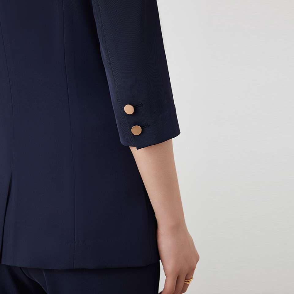 フォーマルスーツ エレガントな七分袖パンツスーツ