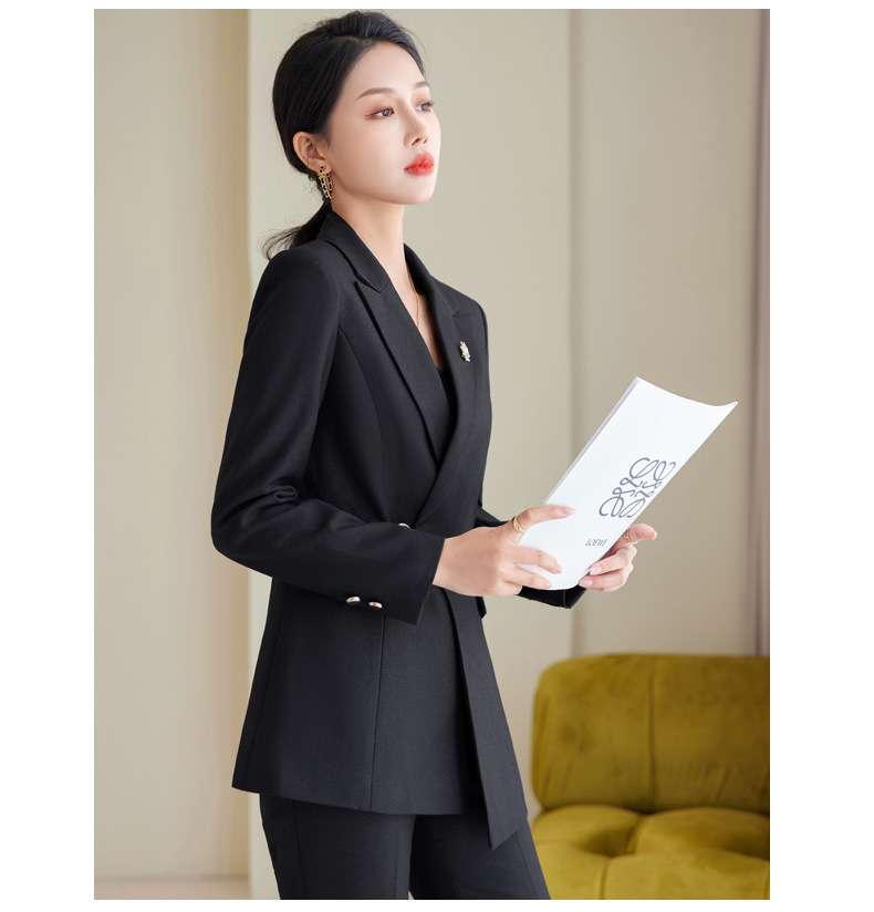 フォーマルスーツ エレガントビジネススーツ