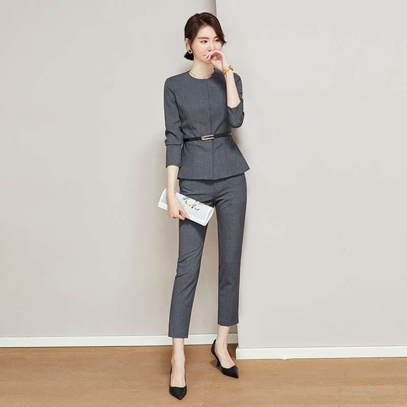 フォーマルスーツ 洗練エレガントなフォーマルパンツスーツ