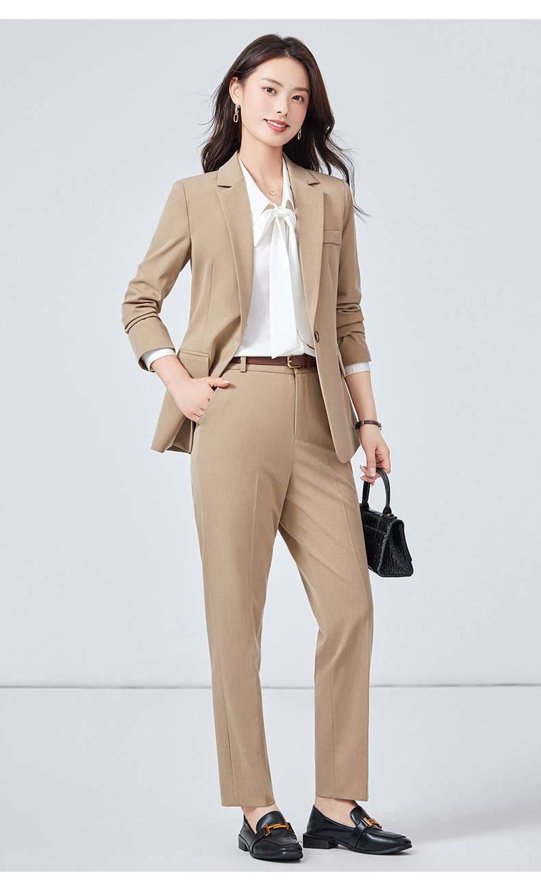 フォーマルスーツ エレガントな女性用ビジネススーツ