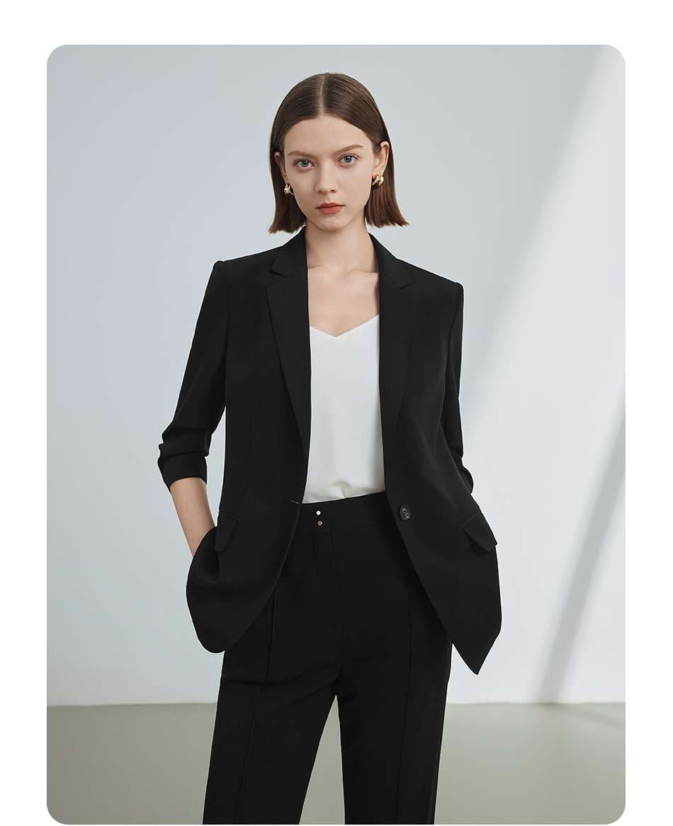 フォーマルスーツ エレガントなブラックテーラードスーツ