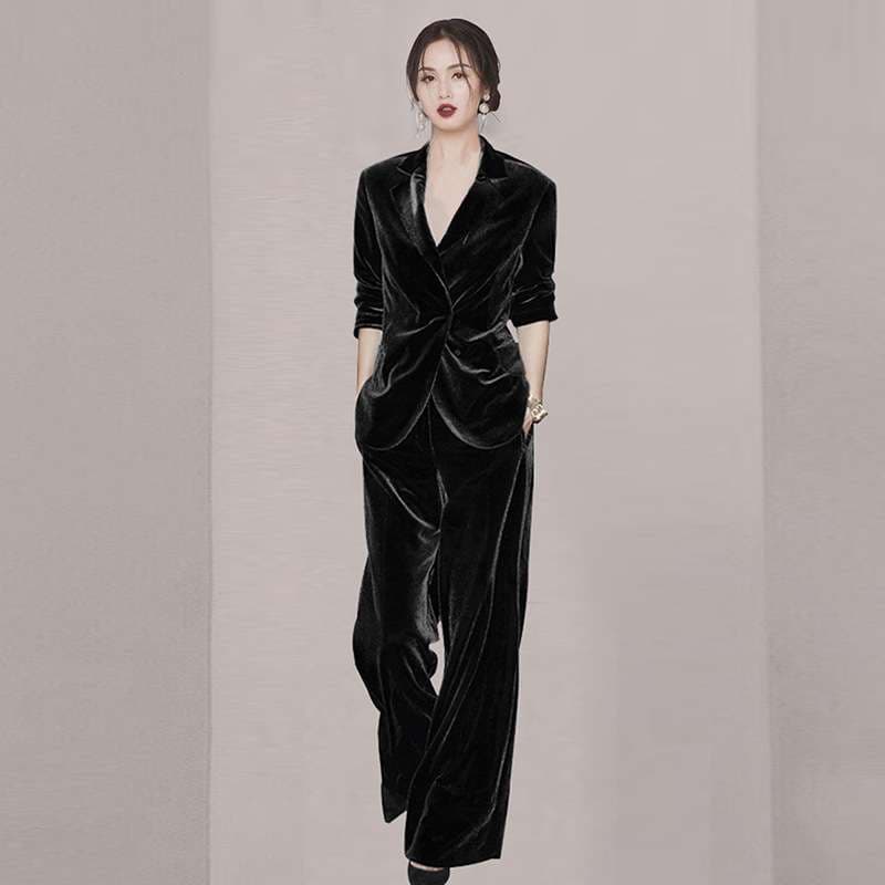 フォーマルスーツ 上品な優雅さ漂うベルベットドレス