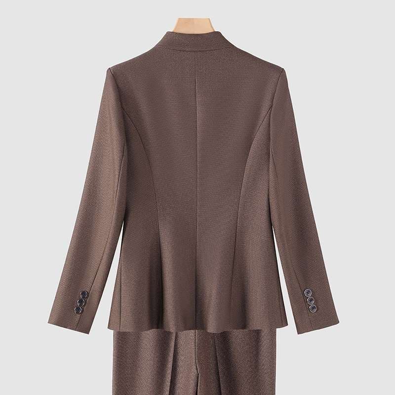 シンプル上質フォーマルスーツ