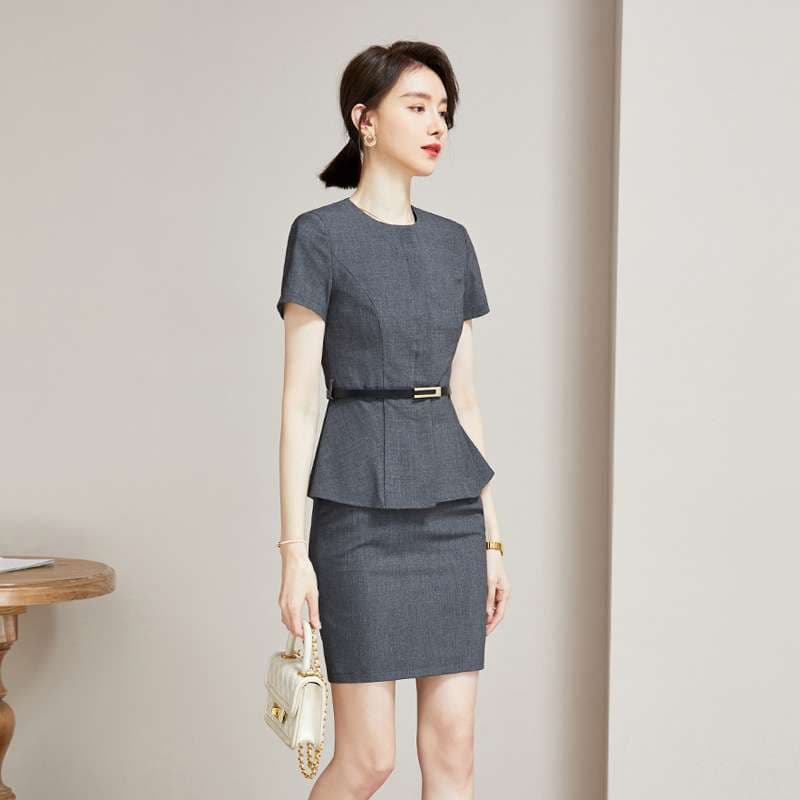 フォーマルスーツ 洗練エレガントなフォーマルパンツスーツ