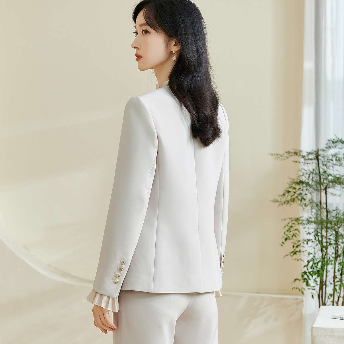 フォーマルスーツ エレガントオフホワイトレディーススーツセット