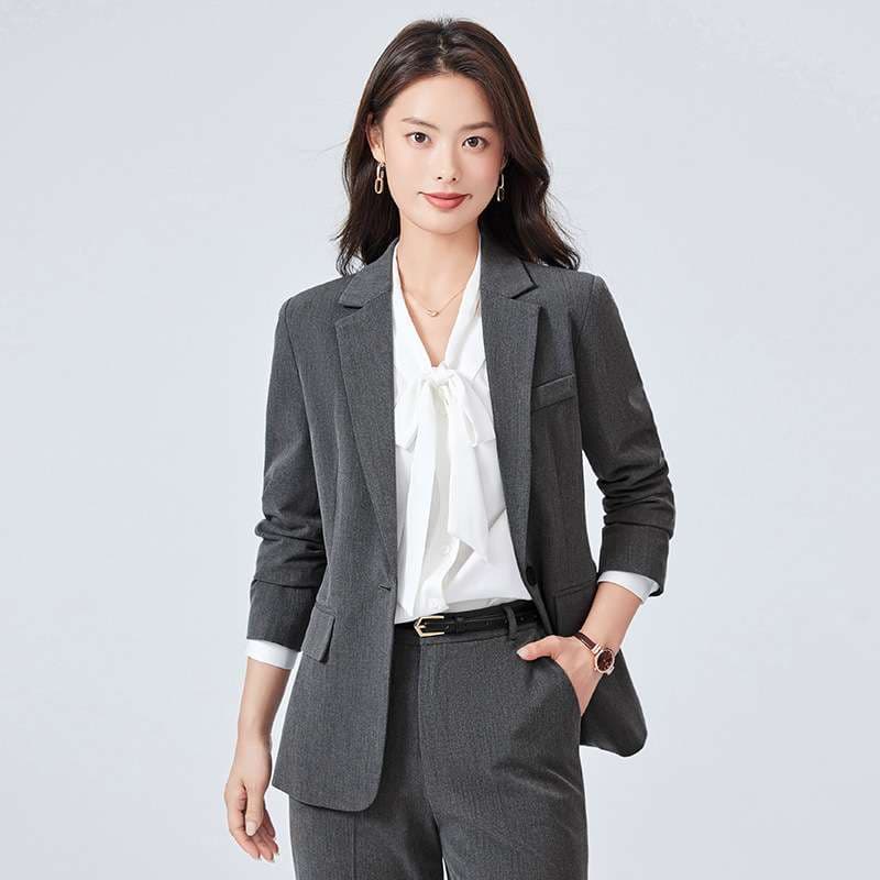 フォーマルスーツ エレガントな女性用ビジネススーツ