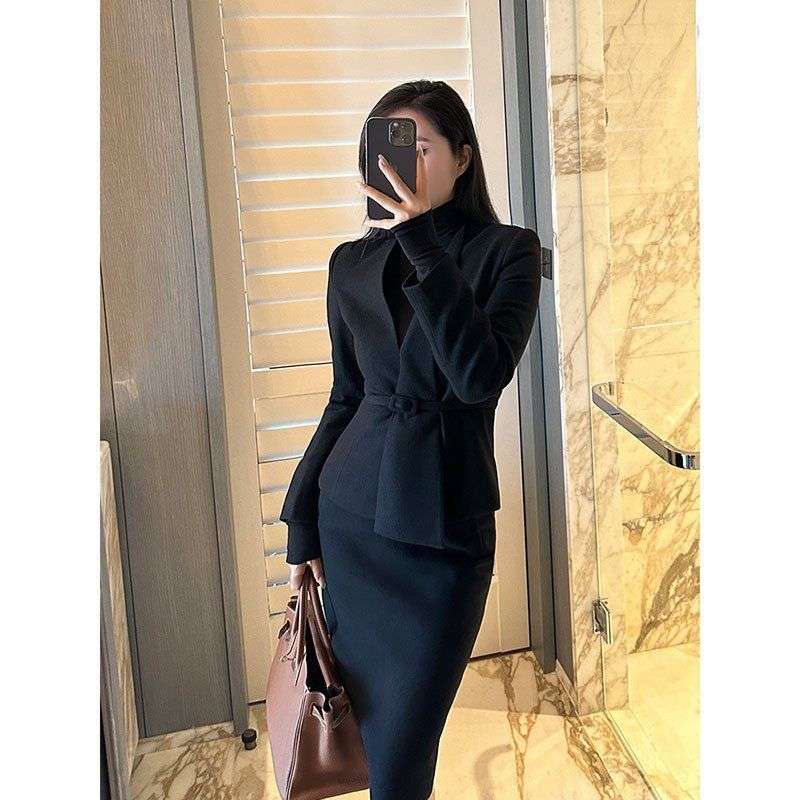 フォーマルスーツ エレガントベルト付きスーツ