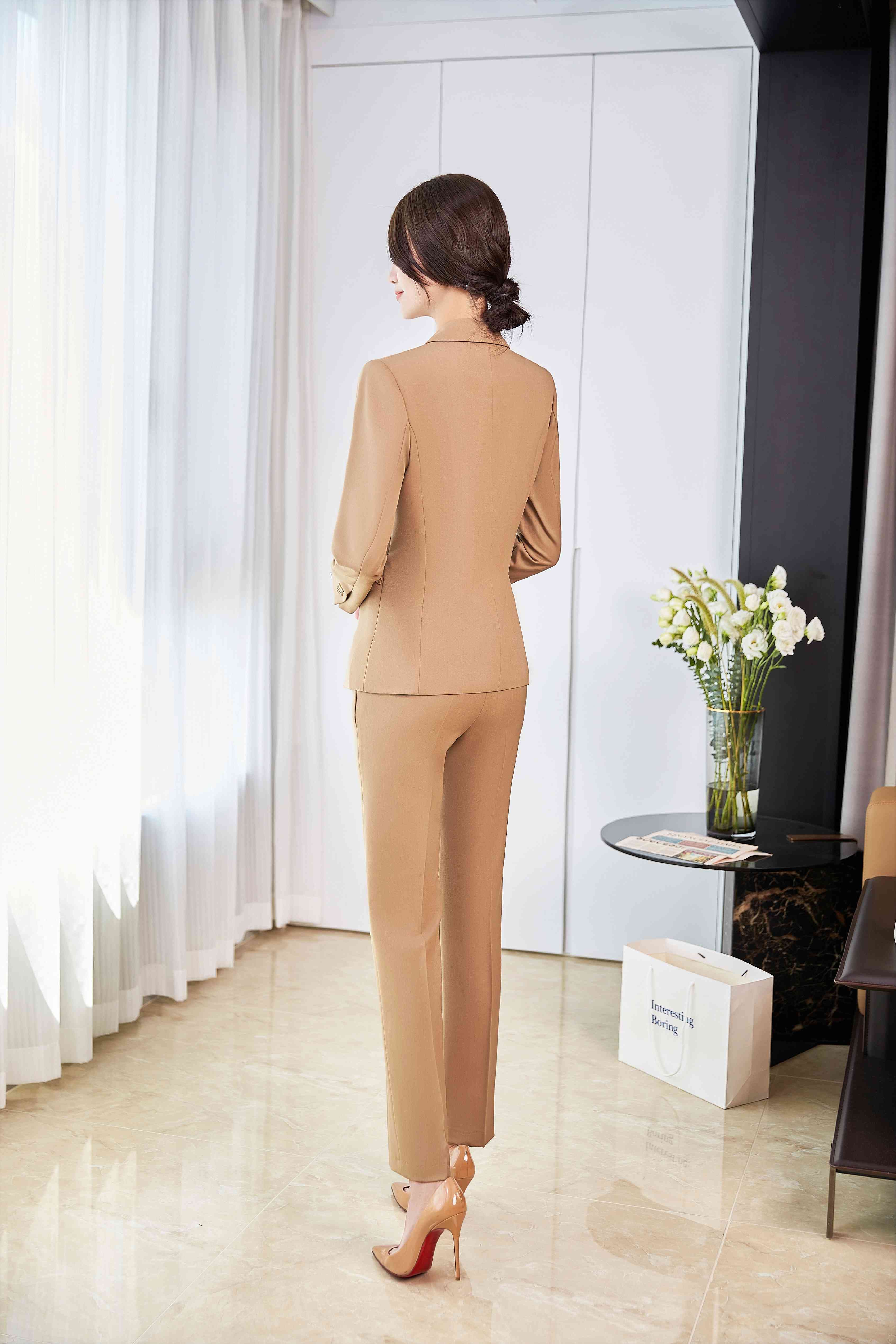 フォーマルスーツ レディース 上質キャメルパンツスーツ 洗練フォーマル