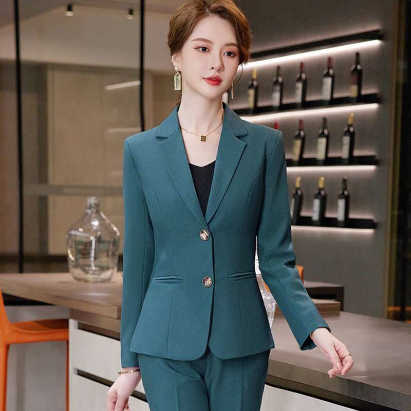 スタイリッシュ美人仕立てフォーマルスーツ