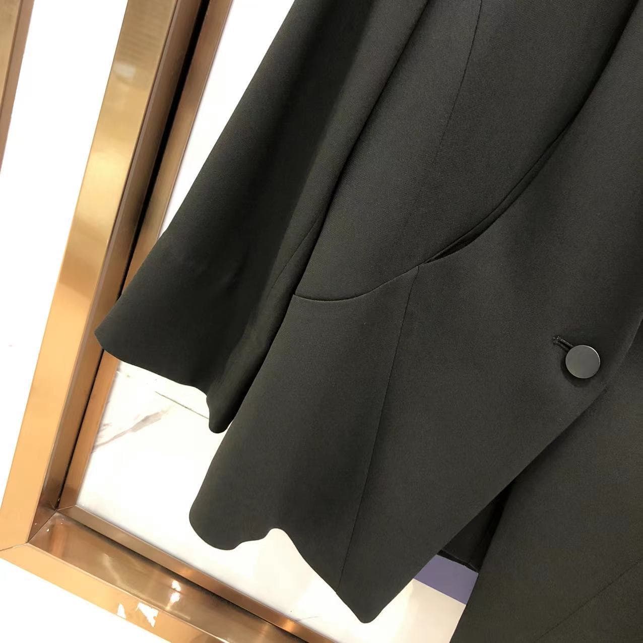 シンプル美人フォーマルスーツ