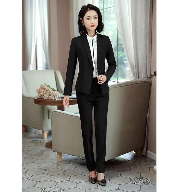フォーマルスーツ 優美なシルエット ビジネススーツ